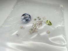 Approximately 32 loose diamonds with a total weight of approximately 0.8-0.