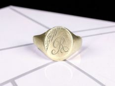 A 9ct gold signet ring,