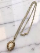 A 9ct gold cameo pendant on chain CONDITION REPORT: 6.5g gross.