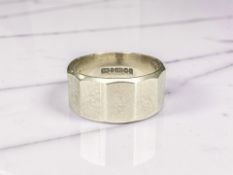 A 9ct white gold band ring, size P CONDITION REPORT: 5.