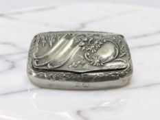 An embossed silver snuff box, Sheffield marks, width 6.5cm CONDITION REPORT: 24.