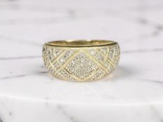 An 18ct gold diamond-encrusted ring, size P CONDITION REPORT: 5.