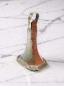 A gold-mounted agate seal, height 5cm CONDITION REPORT: 20.