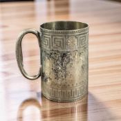 A Victorian silver mug, London marks, height 8.5 cm. CONDITION REPORT: 121g.