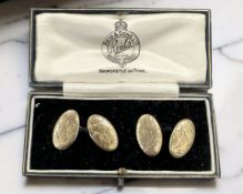 A pair of 9ct gold cuff links CONDITION REPORT: 3g
