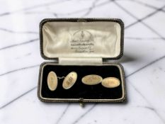 A pair of 9ct gold cuff links CONDITION REPORT: 2.