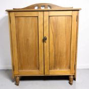 An Edwardian satin walnut double door cabinet, width 72 cm.