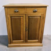 An Edwardian satin walnut double door cabinet, 93 cm x 55 cm x 107 cm.