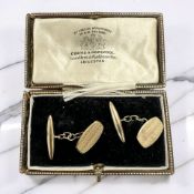 A pair of 9ct gold cuff links CONDITION REPORT: 3.