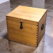 A pine storage box, width 50 cm.