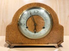A Smiths oak Art Deco mantel clock, width 30 cm.