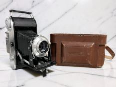 A Voigtlander Bessa I folding camera, circa 1950's, with Voigtlander Vaskar 1:4.