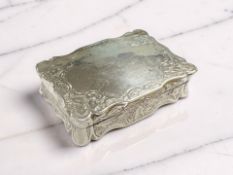 A Victorian silver snuff box, Colen Hewer Cheshire, Birmingham 1882, width 7cm.