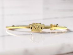 A 9ct gold bar brooch set with a crown, width 4.5cm CONDITION REPORT: 2.