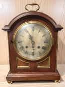 A reproduction mahogany mantel timepiece with battery movement, height 31 cm.