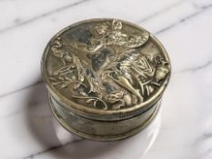 A silver ring box, Chester 1905, diameter 6cm CONDITION REPORT: Silver 34.
