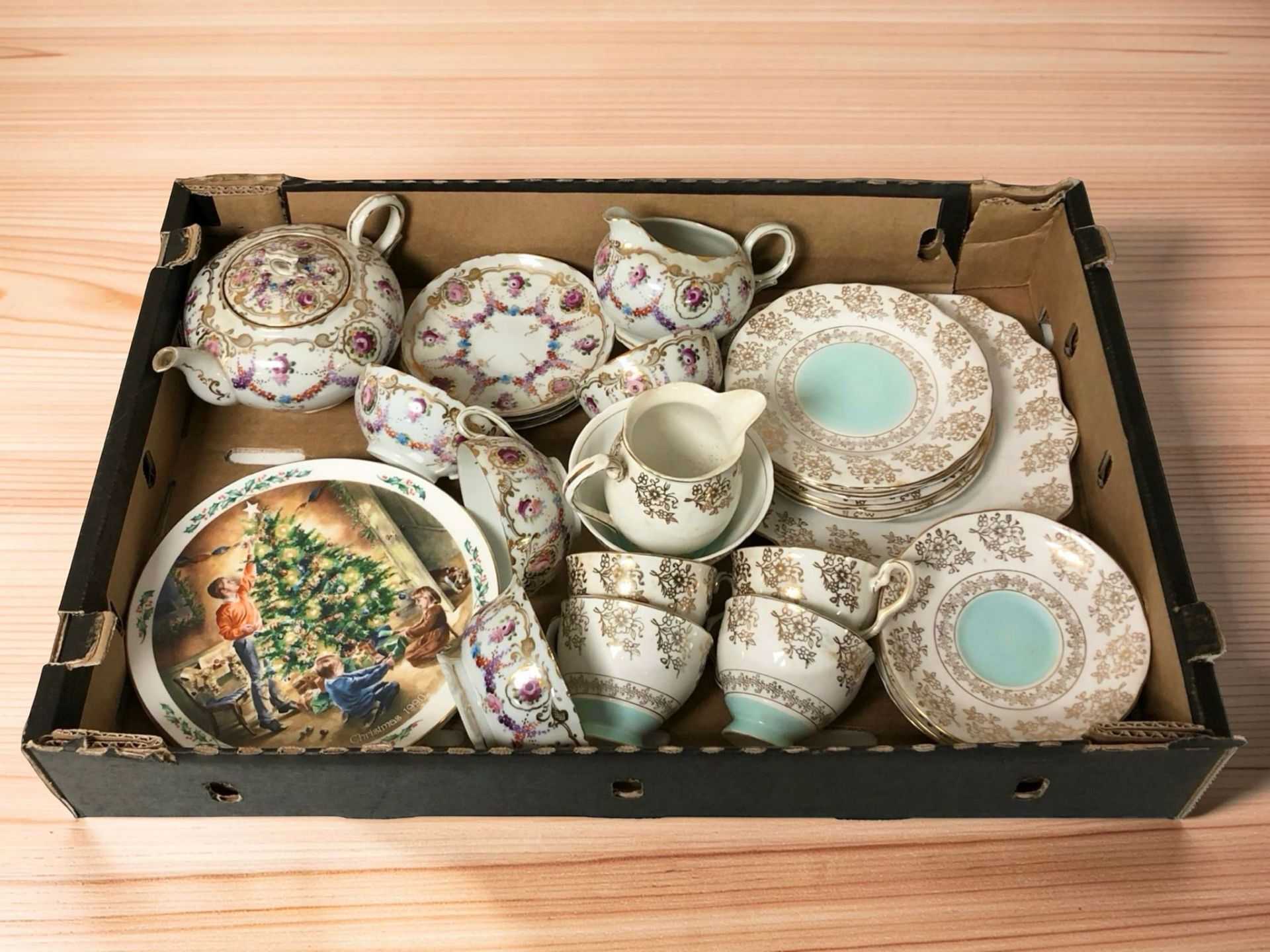 A group of Japanese export tea porcelain, Royal Doulton Christmas collector's plates, etc.