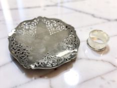 A pierced silver bowl, Birmingham 1958, diameter 14.