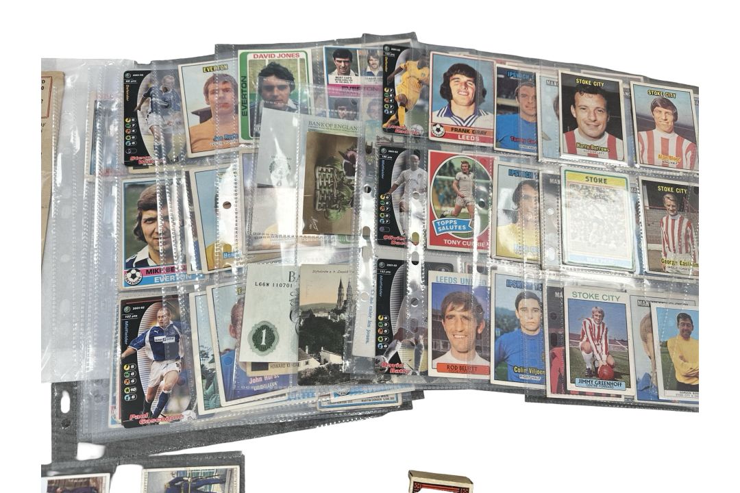 A large and interesting collection of ephemera : trade cards to include two full sets of 50 - Image 4 of 8