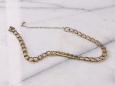 A 9ct yellow gold bracelet, length 19.5 cm CONDITION REPORT: 2.