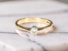 An 18ct yellow gold diamond solitaire ring, approximately 0.