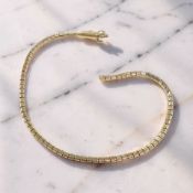 An 18ct yellow gold bracelet, length 20 cm CONDITION REPORT: 6.