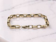 A 9ct yellow gold link bracelet CONDITION REPORT: 6.