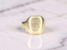 A 9ct yellow gold signet ring, size H CONDITION REPORT: 2.