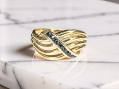 An 18ct yellow gold ring set with sapphires, size M CONDITION REPORT: 4.