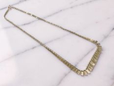 A 9ct yellow gold necklace, length 37 cm CONDITION REPORT: 4.
