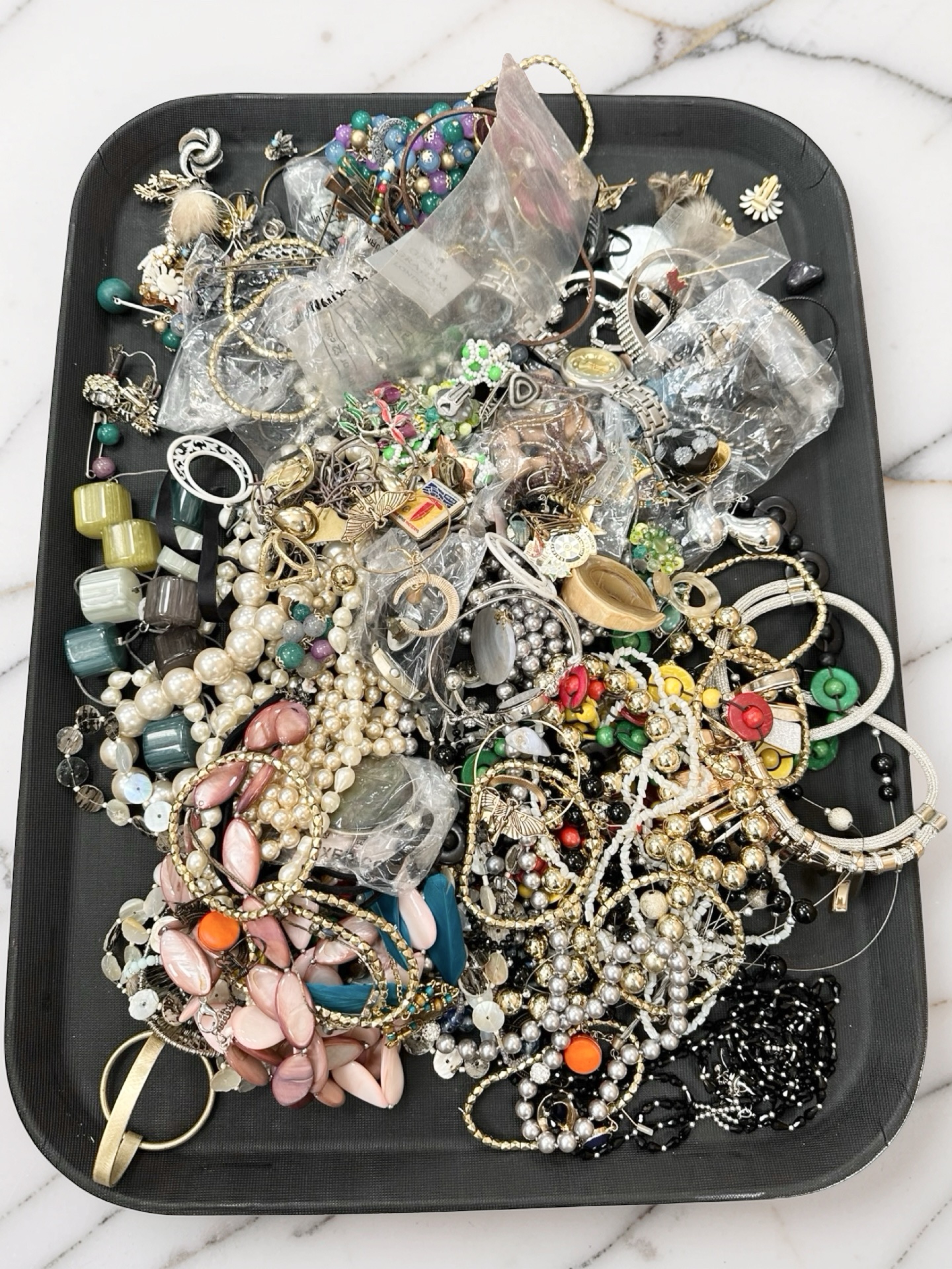 A collection of costume jewellery, simulated pearls, gold-plated ...