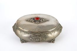 Oval casket in 800 silver