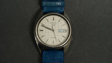 Seiko 5 automatic watch reference 7S26-0480 37mm steel case with crown at 4-o'clock, display