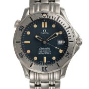 A GENTLEMAN'S LARGE SIZE STAINLESS STEEL OMEGA SEAMASTER PROFESSIONAL 300M AUTOMATIC BRACELET