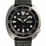 A GENTLEMAN'S SIZE STAINLESS STEEL AUTOMATIC SEIKO 