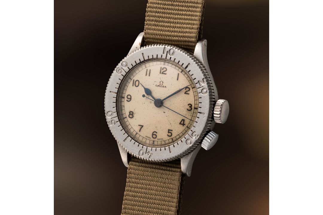 A RARE GENTLEMAN'S SIZE STAINLESS STEEL BRITISH MILITARY RAF OMEGA WEEMS AIR MINISTRY PILOTS WRIST - Image 1 of 9