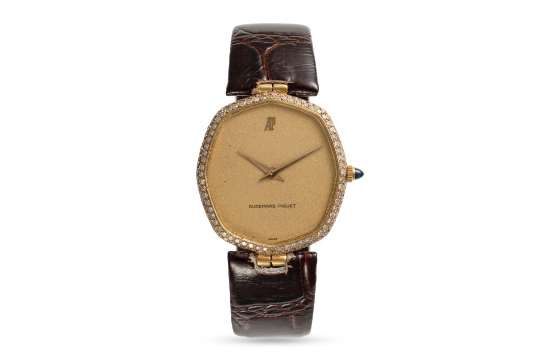 A FINE GENTLEMAN'S SIZE 18K SOLID GOLD & DIAMOND AUDEMARS PIGUET OCTAGONAL WRIST WATCH CIRCA - Image 2 of 7