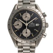 A GENTLEMAN'S SIZE STAINLESS STEEL OMEGA SPEEDMASTER AUTOMATIC CHRONOGRAPH BRACELET WATCH CIRCA