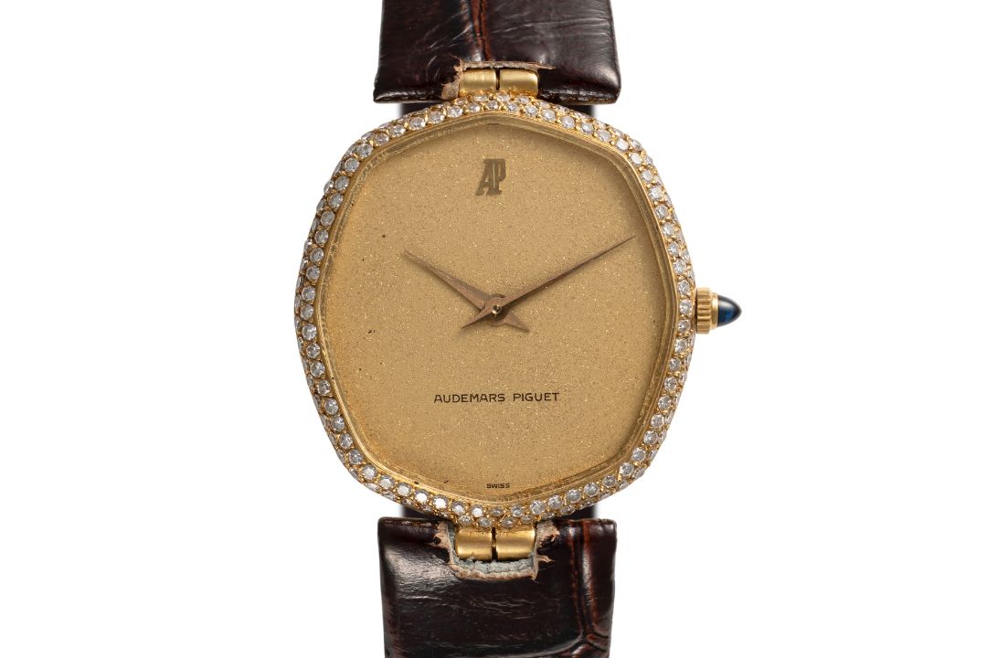A FINE GENTLEMAN'S SIZE 18K SOLID GOLD & DIAMOND AUDEMARS PIGUET OCTAGONAL WRIST WATCH CIRCA - Image 1 of 7