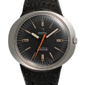A GENTLEMAN'S SIZE STAINLESS STEEL OMEGA GENEVE DYNAMIC WRIST WATCH CIRCA 1970s, WITH MATTE BLACK