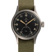 A GENTLEMAN'S STAINLESS STEEL BRITISH MILITARY OMEGA W.W.W. WRIST WATCH CIRCA 1945, PART OF THE 