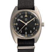 A RARE GENTLEMAN'S SIZE STAINLESS STEEL BRITISH MILITARY RAF WRIST WATCH DATED 1976, THE 