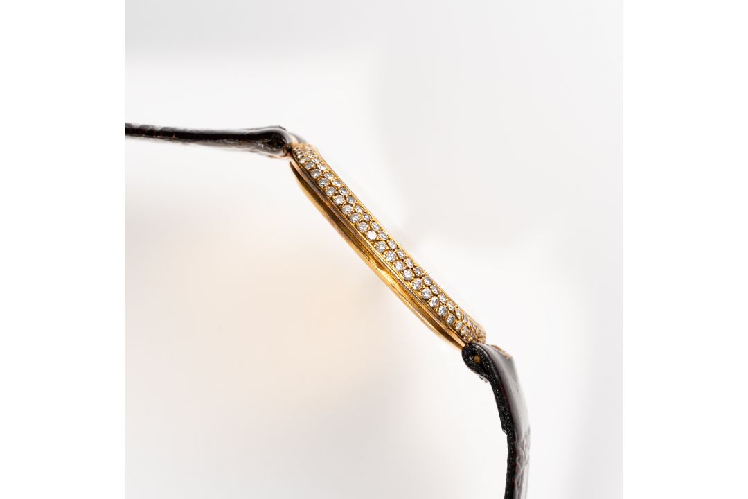 A FINE GENTLEMAN'S SIZE 18K SOLID GOLD & DIAMOND AUDEMARS PIGUET OCTAGONAL WRIST WATCH CIRCA - Image 5 of 7