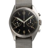 A GENTLEMAN'S STAINLESS STEEL BRITISH MILITARY CWC RAF PILOTS CHRONOGRAPH WRIST WATCH DATED 1972,