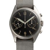 A GENTLEMAN'S STAINLESS STEEL BRITISH MILITARY CWC RAF PILOTS CHRONOGRAPH WRIST WATCH DATED 1972,