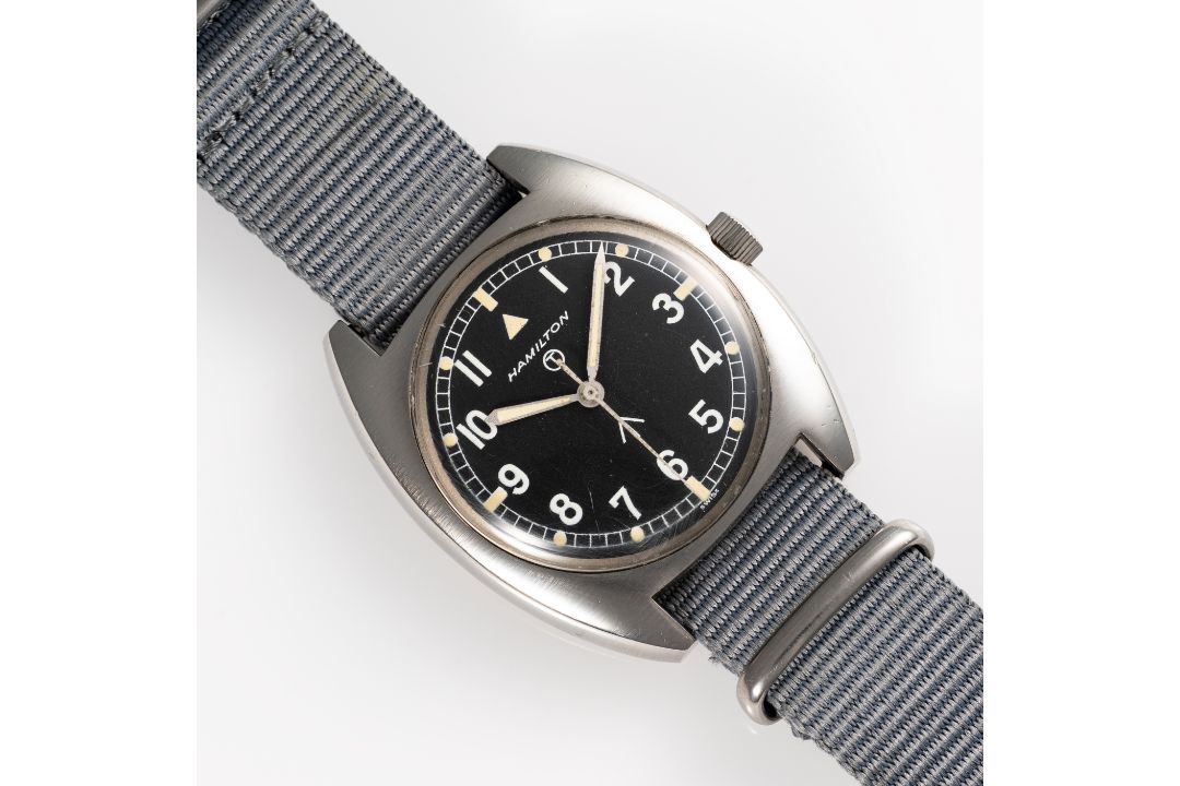 A GENTLEMAN'S SIZE STAINLESS STEEL BRITISH MILITARY HAMILTON RAF WRIST WATCH DATED 1975 Movement: - Image 3 of 7