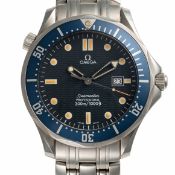 A GENTLEMAN'S LARGE SIZE STAINLESS STEEL OMEGA SEAMASTER PROFESSIONAL 300M BRACELET WATCH CIRCA