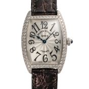 A LADY'S 18K SOLID WHITE GOLD FRANCK MULLER CURVEX WRIST WATCH CIRCA 2000's, REF. 1752 QZ D WITH
