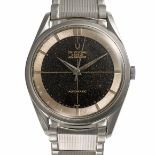 A GENTLEMAN'S SIZE STAINLESS STEEL UNIVERSAL GENEVE POLEROUTER NON DATE BRACELET WATCH CIRCA