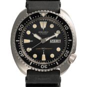 A GENTLEMAN'S SIZE STAINLESS STEEL AUTOMATIC SEIKO 